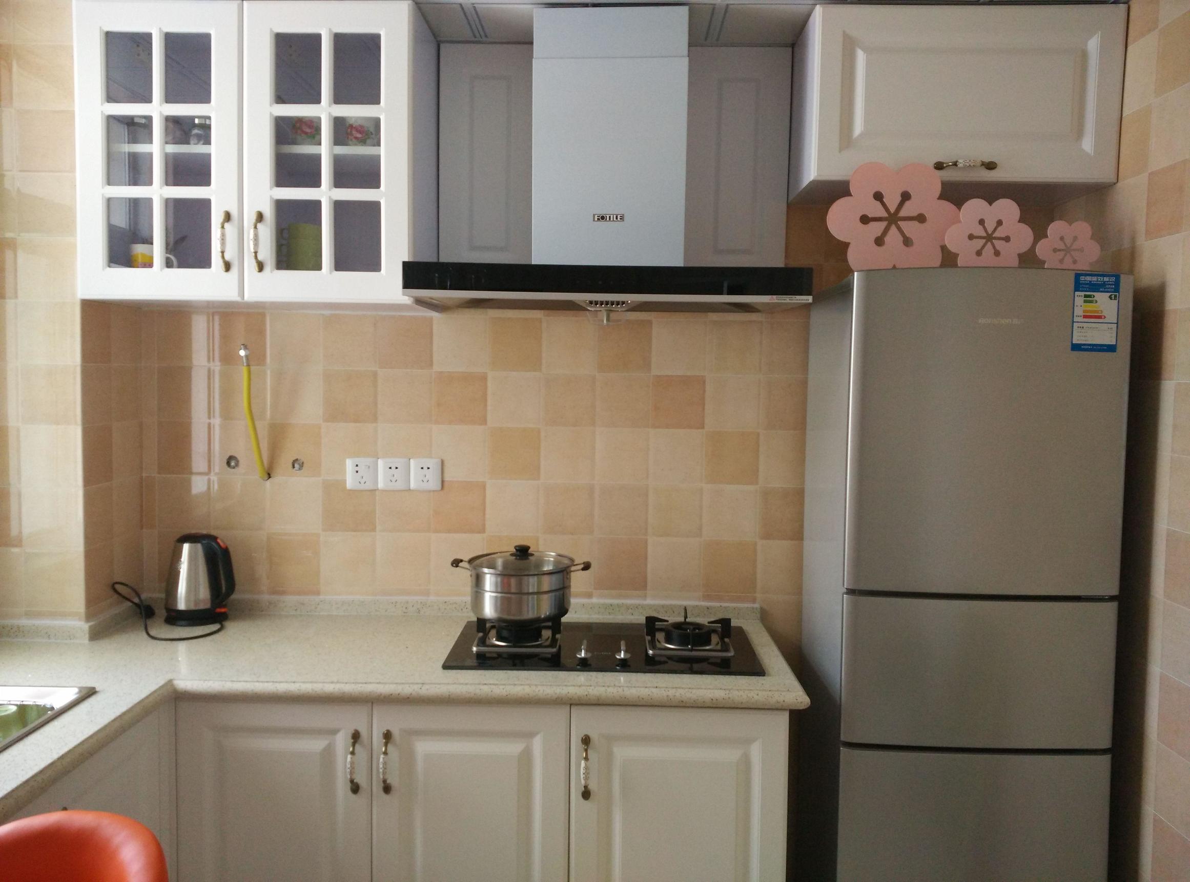 饭店厨房用油烟机好还是排气扇好,农村厨房油烟机和排风扇哪个实用