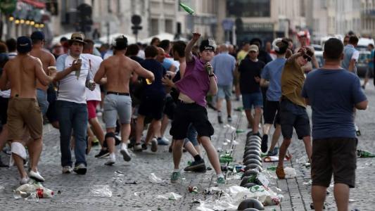 怎样制止足球流氓行为,应对足球流氓的解决方案