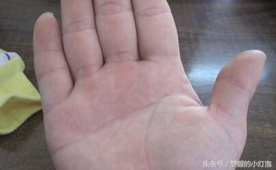 手相三条掌纹各代表什么,手相中掌纹有一条竖线代表什么