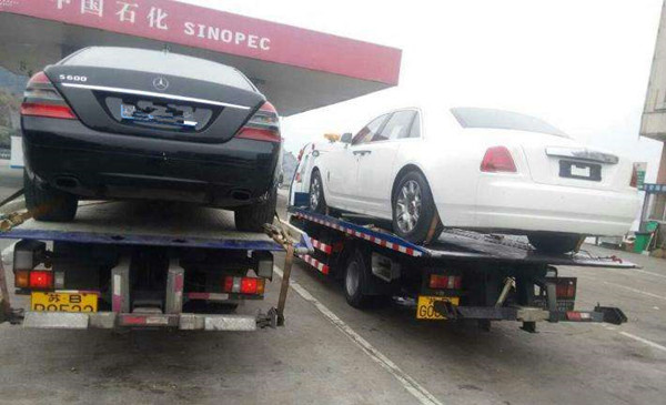 油表亮了还能行驶多少公里,油表亮了从哪里看还能开多少公里