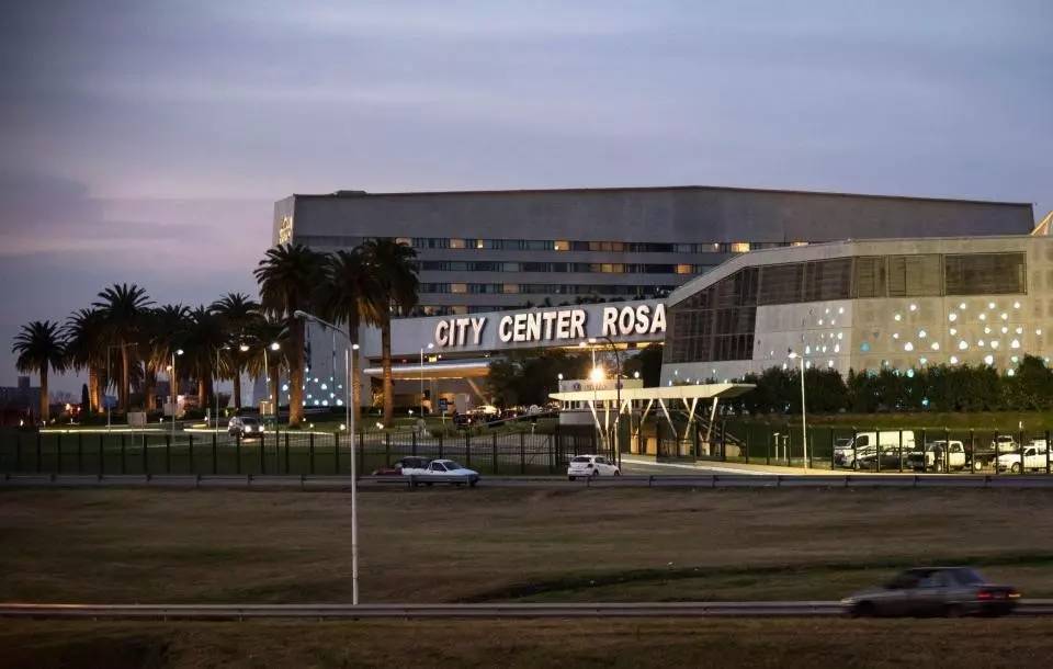 梅西在毒枭老巢旁摆婚宴，新娘还答应看来是真爱！