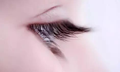 用什么方法才能使睫毛变长变浓密,睫毛怎么变长这些技巧定能帮到你