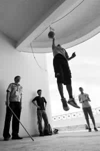 1.3米的矮个子怎么完成扣篮,1.75米扣篮成功是什么感觉