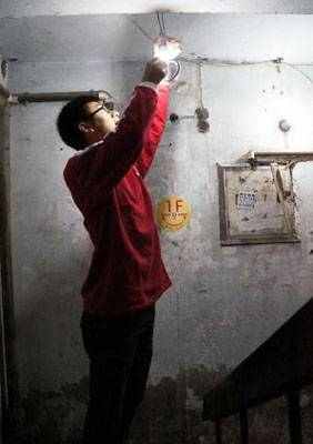 就在昨晚，瓜迪奥拉为他经历了第二次失眠；詹姆斯因为他再次沉默