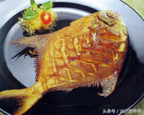 这种鱼外表很丑但是味道非常鲜美,扁平无刺的鱼