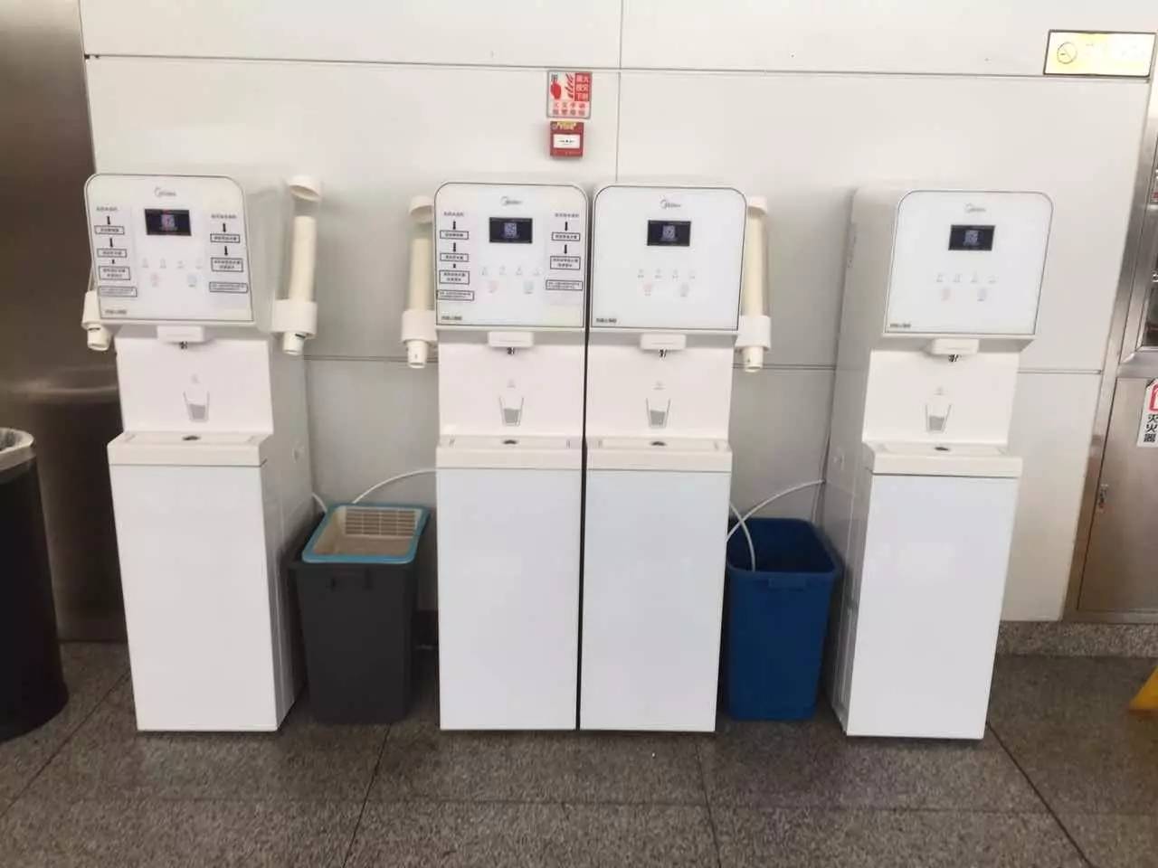 捷报！美的租赁直饮机全面进驻*疆新**地窝堡国际机场