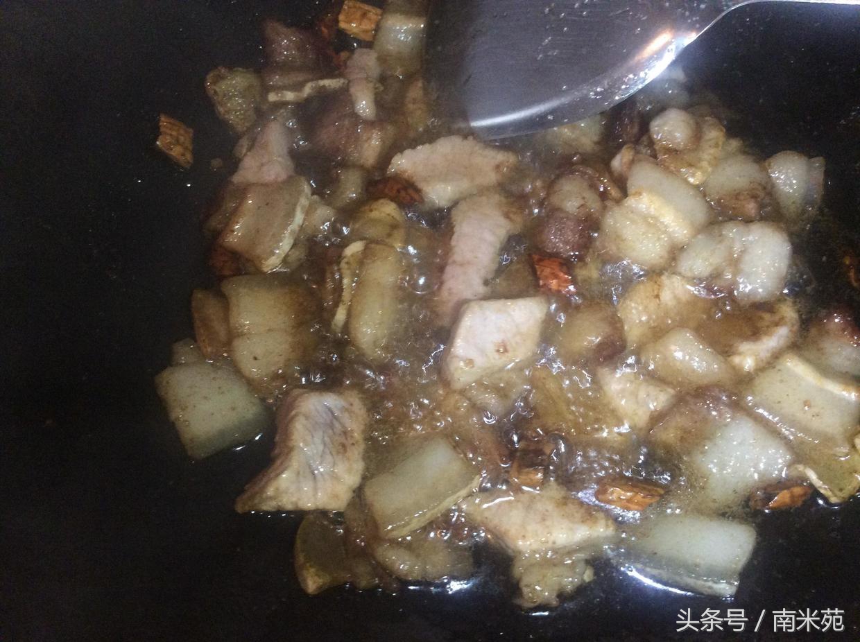 笋干经过这样处理烧肉才会好吃,浙江笋干梅干菜烧肉的家常做法