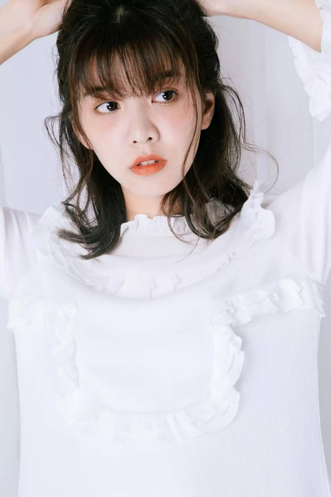 发量多简单又好看的头发造型教程,如何拍头发发丝好看