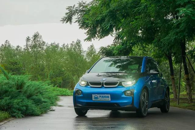 宝马i3新老款对比,宝马i3第一款现在还值得入手吗