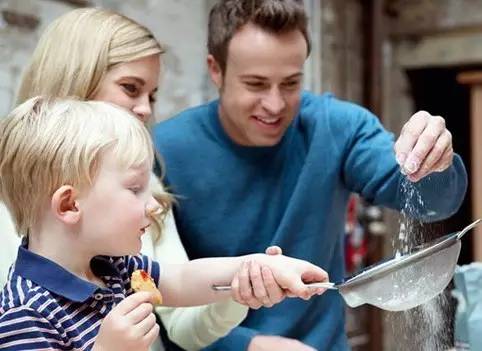 希奥教育｜让宝宝爱上洗碗，还能培养领导力