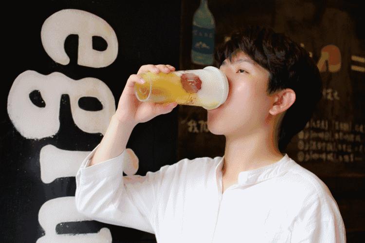 恒大冰泉椰子茶,恒大冰泉长白山天然矿泉水泡茶