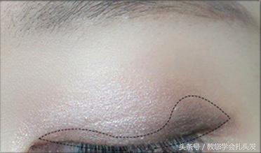 适合夏天扎的简单盘发,特别热的天怎么扎头发