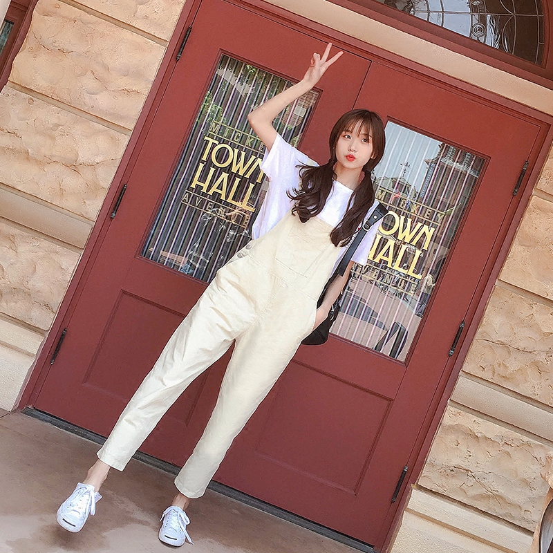 背带牛仔裤怎么搭配图片女,背带牛仔裤搭配什么上衣40多岁女