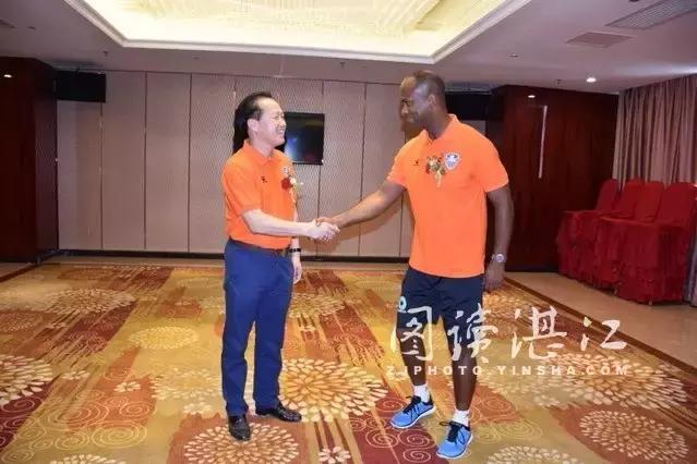 江心岛是一块体育的福地！国际*级A**足球教练丹尼斯吴川印象