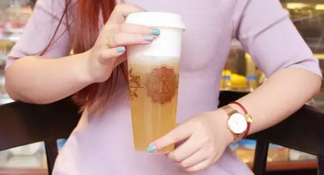 恒大冰泉椰子茶,恒大冰泉长白山天然矿泉水泡茶