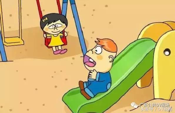 孩子玩滑滑梯摔倒怎样看情况,孩子从滑滑梯摔倒头上怎么办