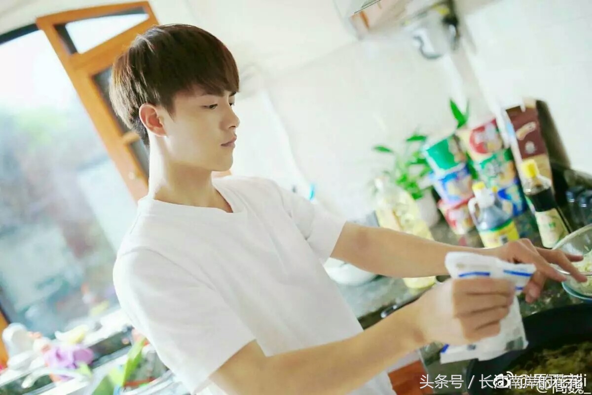 黄磊深夜食堂酸菜牛肉面,黄磊深夜食堂招待客人