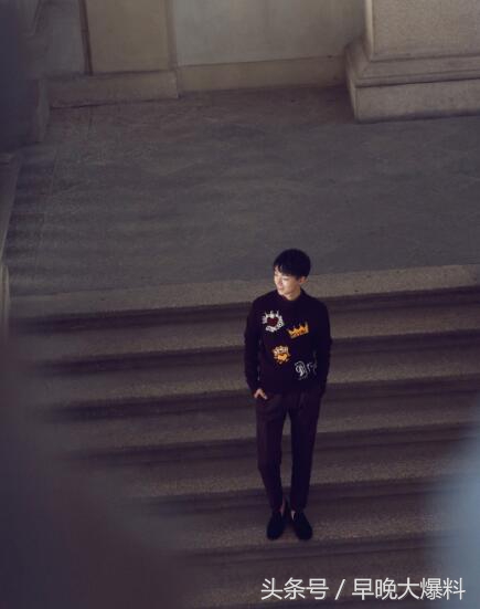 王俊凯帅气照片氛围感满满,王俊凯最新图片帅照