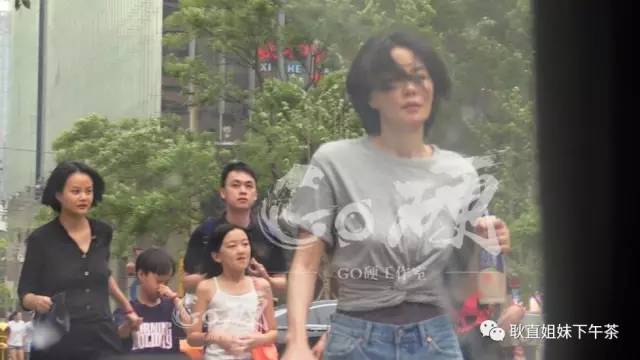 李嫣Style！王菲李亚鹏女儿变身超模05后都出来闯天涯了