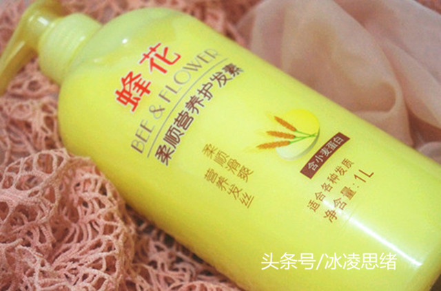 女人手晒黑不要慌，天天用“它”擦手，一周小手变的白嫩