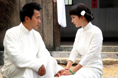 宋慧乔和杨幂谁更漂亮,杨幂和宋仲基一起在日本看秀