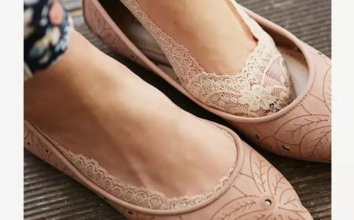 鞋子穿不稳老是掉跟,鞋子掉后跟处理妙招