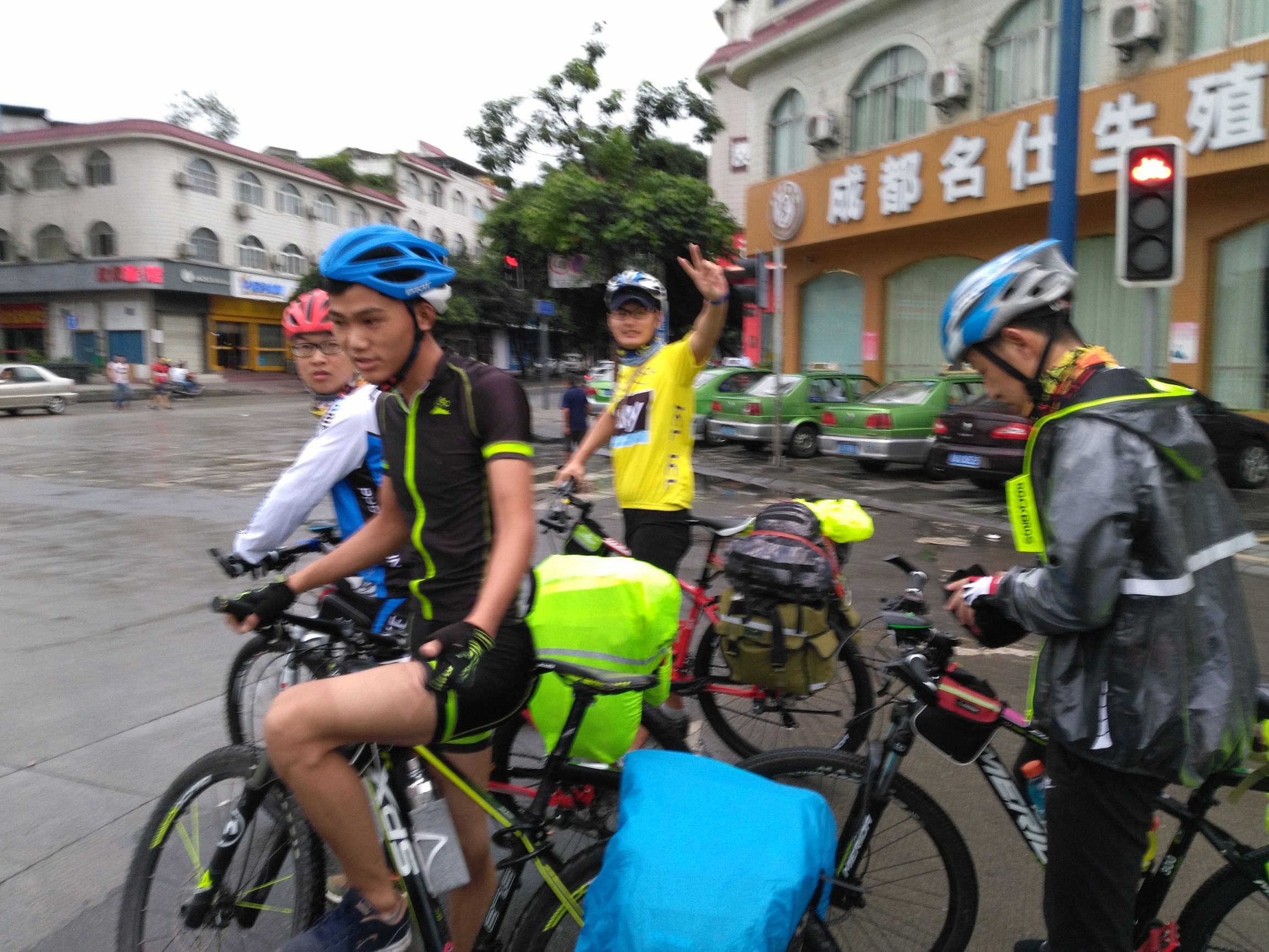 阿伟骑行西藏拉萨,骑行318川藏线雅安