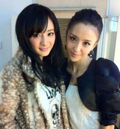 佟丽娅不接戏安心在家照顾朵朵母爱不减，网友：杨幂多向姐姐学习