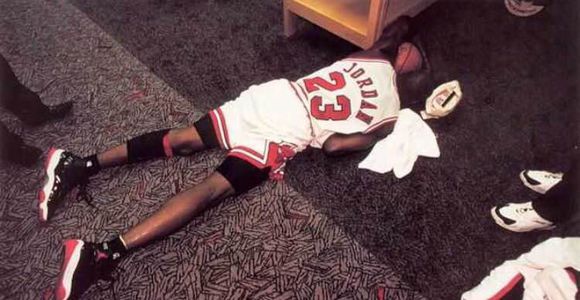 十大NBA感人瞬间：穆大叔落泪大郅获力挺弗老大为姚明挺身而出