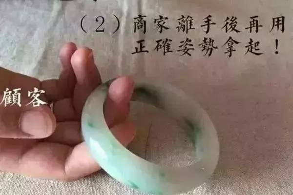 什么样的玉镯值50万 (什么样的玉镯价值20万)