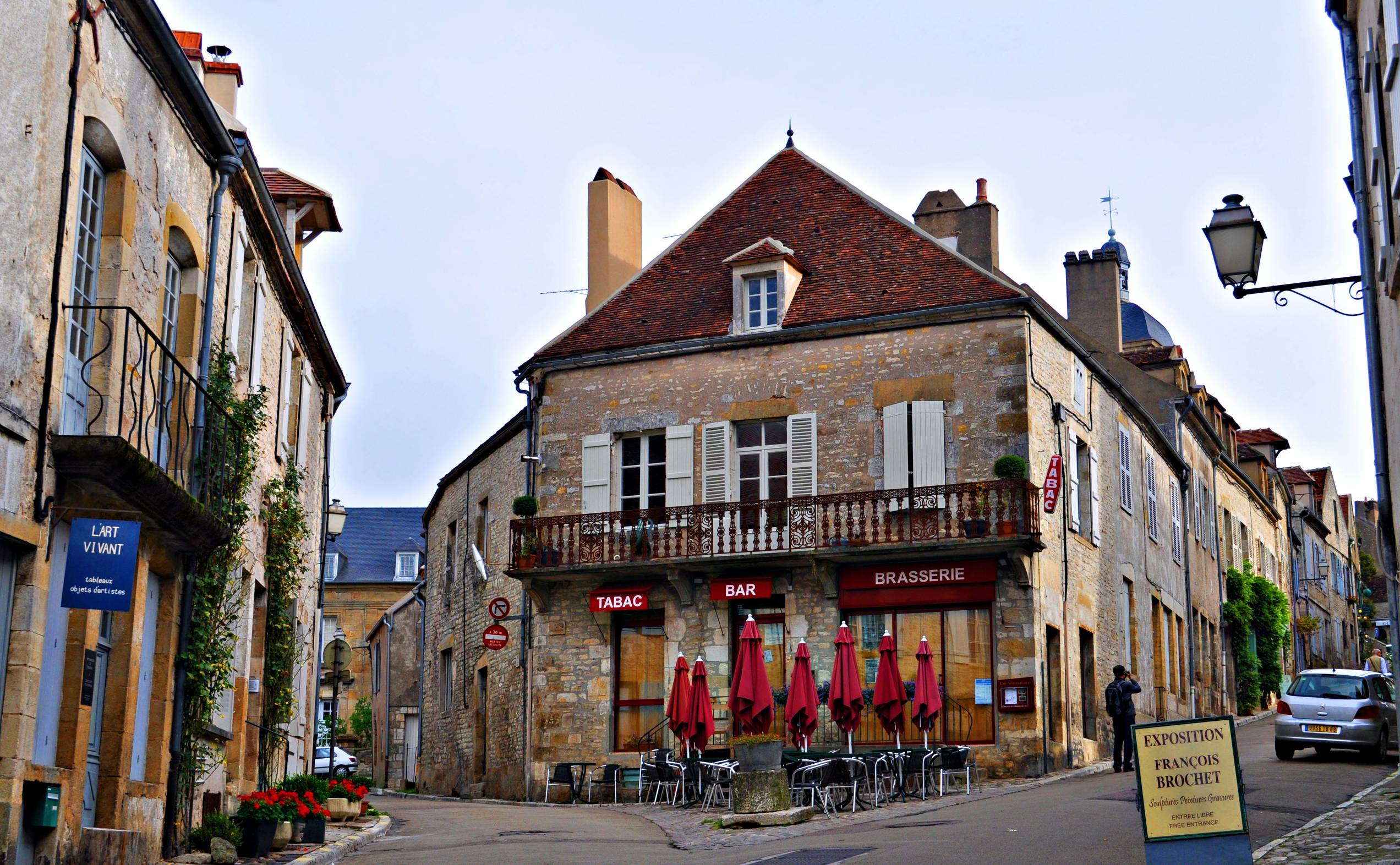 这个神秘又秀丽的法国弹丸小城，曾与耶路撒冷、梵蒂冈、圣雅克齐名，贵为世界宗教圣地