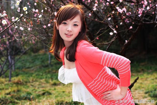 原创故事：漂亮留守女夜里麦田浇水被陌生男*引勾**，一根红丝线找到洞穴打死狐狸，女子打胎，竟流出一滩黑血