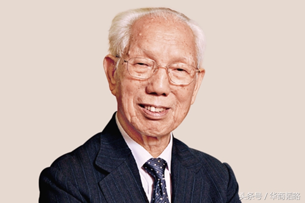 他捐了几百所学校，自己在香港每月开支不过几千元