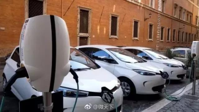 火星可乐气泡葡萄鸡尾酒,带火星的鸡尾酒