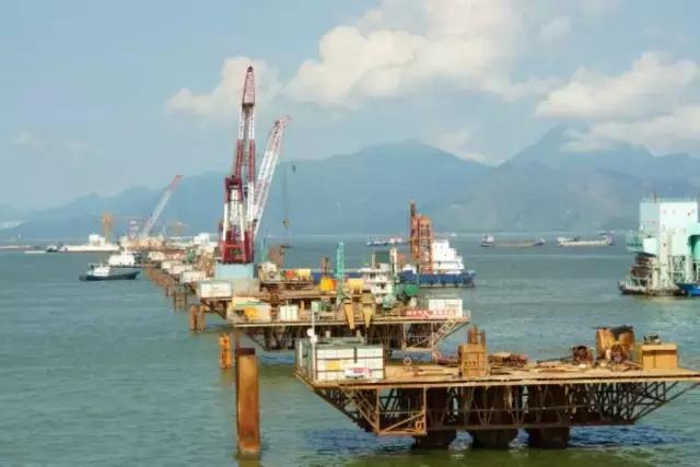 火星可乐气泡葡萄鸡尾酒,带火星的鸡尾酒