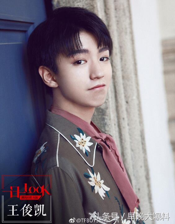 王俊凯帅气照片氛围感满满,王俊凯最新图片帅照