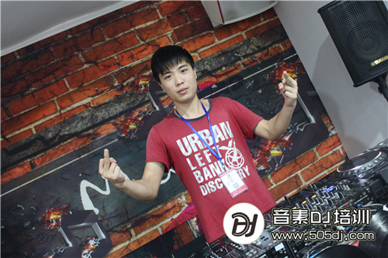 怎么学打碟dj,没有基础能学dj打碟吗