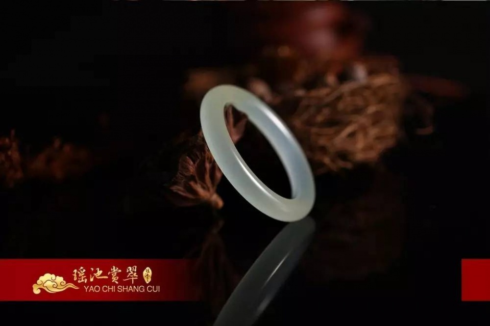 什么样的玉镯值50万 (什么样的玉镯价值20万)