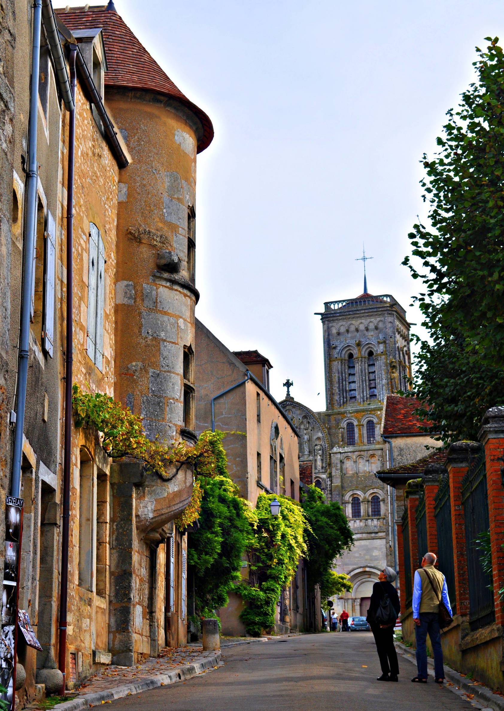 这个神秘又秀丽的法国弹丸小城，曾与耶路撒冷、梵蒂冈、圣雅克齐名，贵为世界宗教圣地