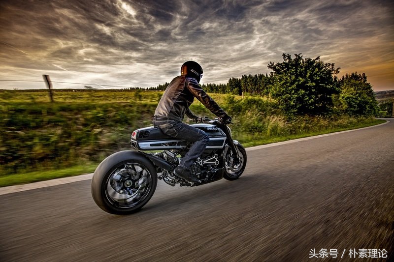 杜卡迪大魔鬼暴躁的高性能机车,杜卡迪顶级重机车图片