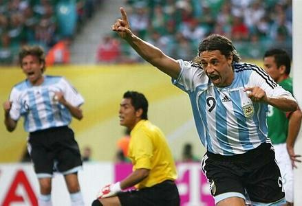 克雷斯波和巴蒂斯图塔谁厉害,克雷斯波和巴蒂观战