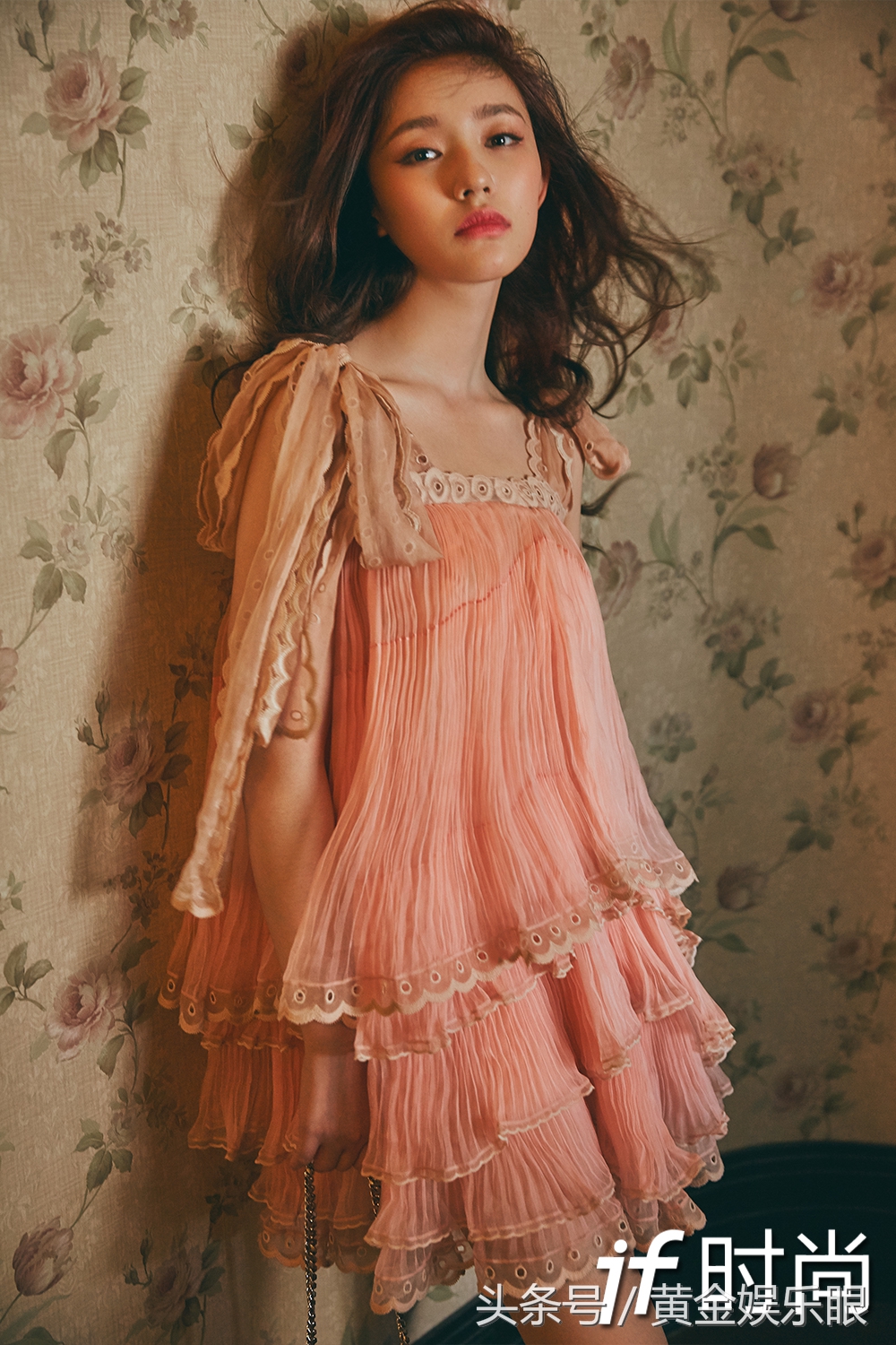 最会花钱的女明星，300块钱穿出过万元的感觉，腿超美