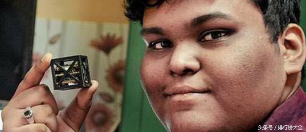 18岁少年用3D打印机造出世界最小卫星，仅64克，已发射升空