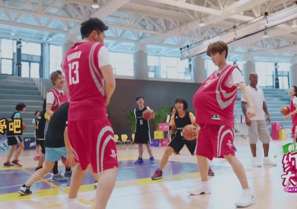 鹿晗打篮球集锦,鹿晗巅峰时期有多夸张打篮球