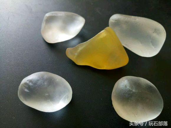 这种石头非常稀少,原来的石头有这么多的价值