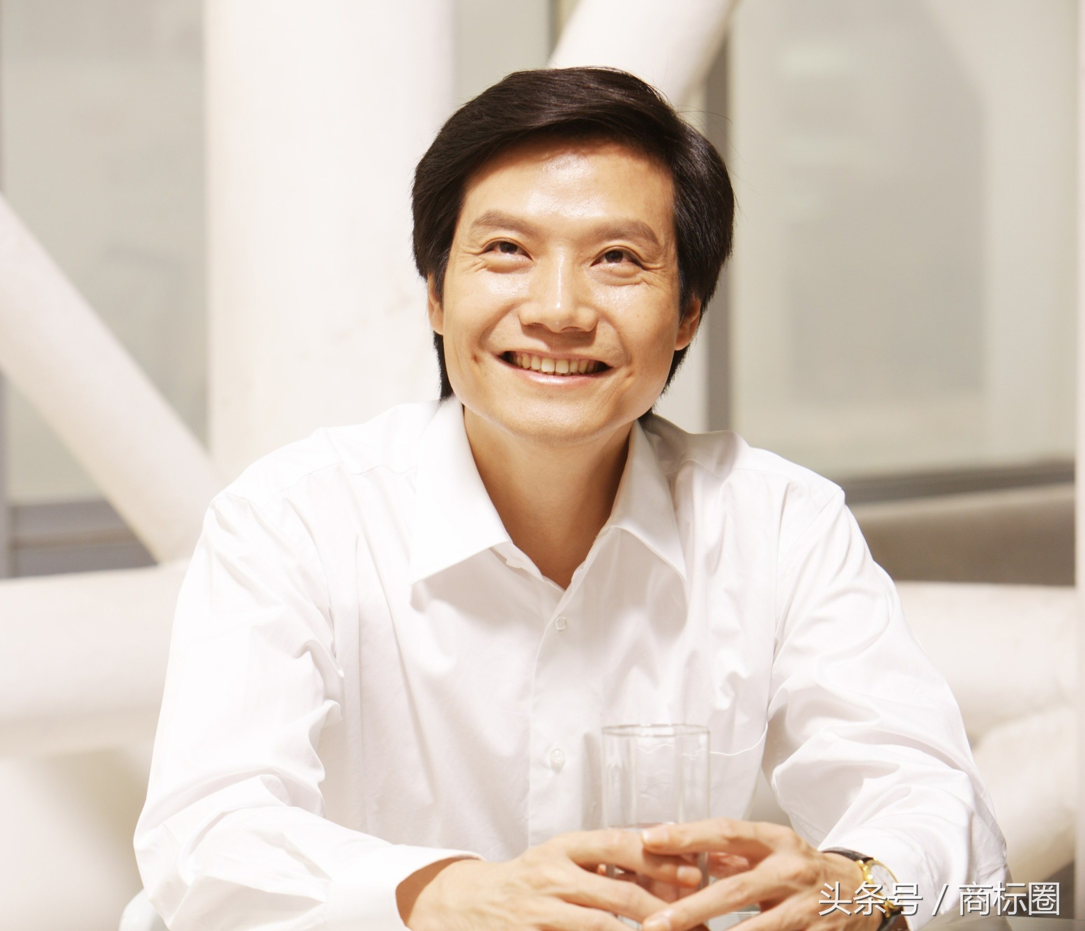 2019雷军小米之家,雷军小米高端手机开始对标苹果