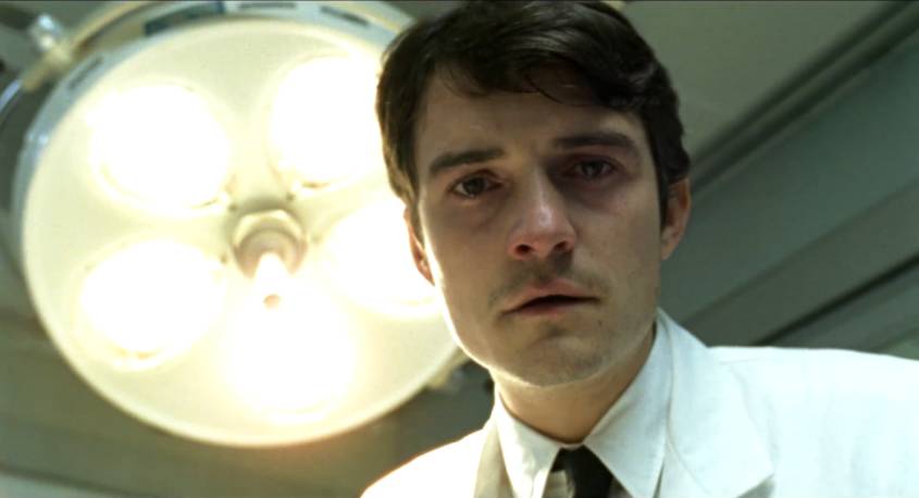 坏坏医生”偷天换日“的爱却有好结果这部电影很不合逻辑