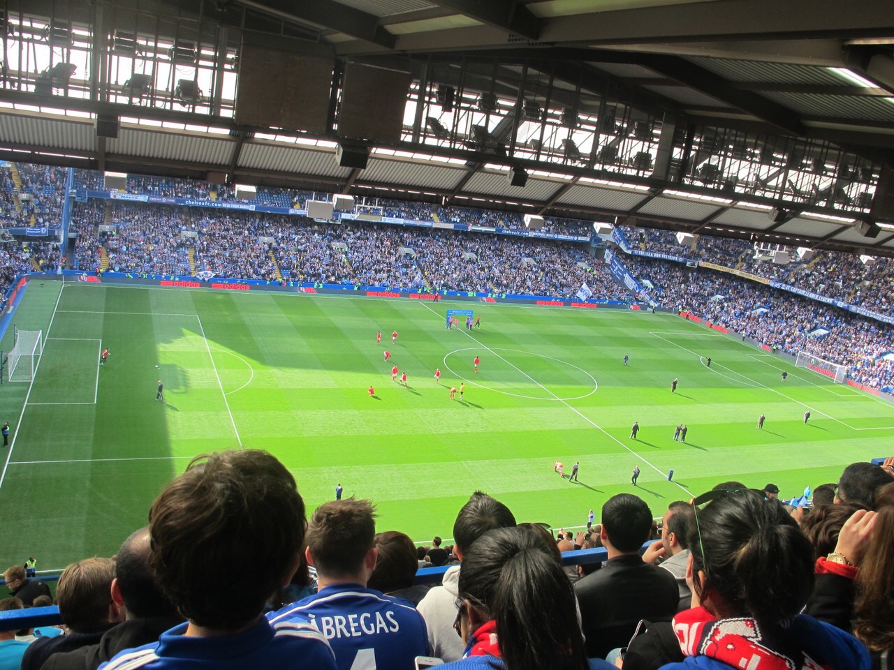 斯坦福桥球场场地小,斯坦福桥球场离玻璃碗球场多远