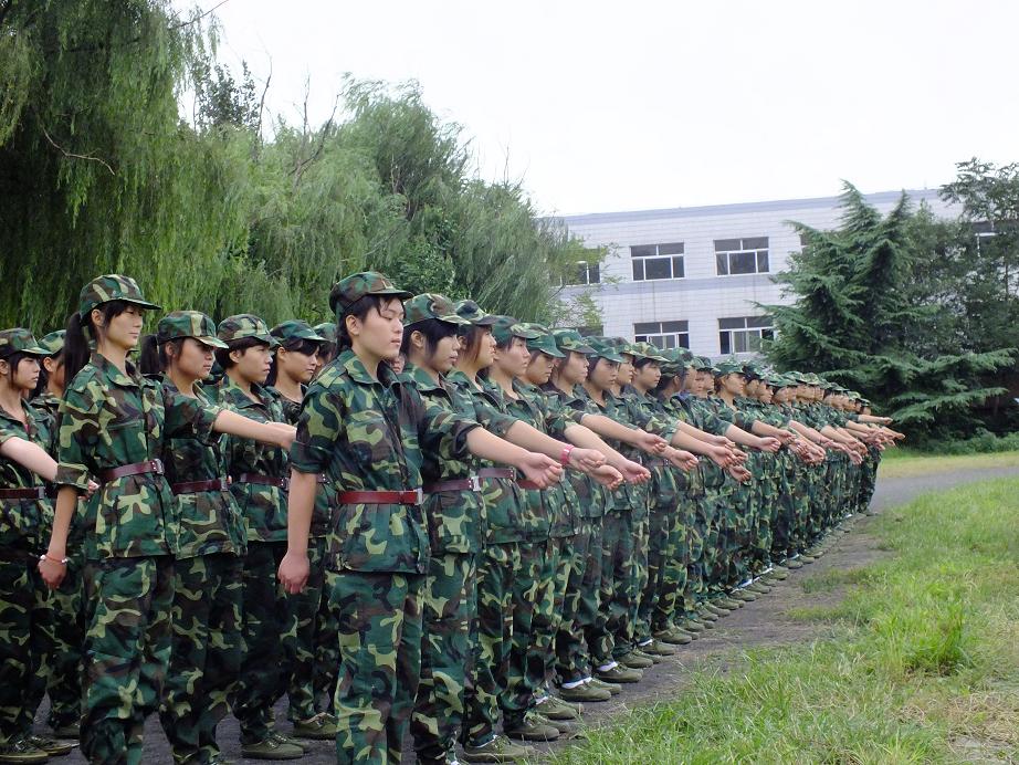 为什么每年大一新生要参加军训,刚入学的大学生为什么要军训