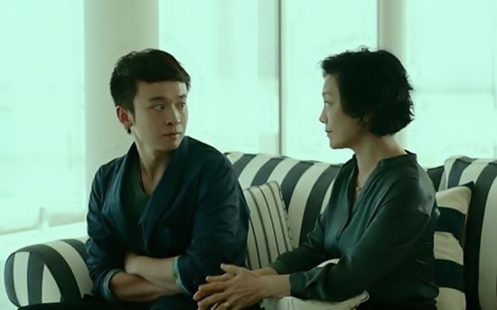 他是周星驰的*用御**龙套，老婆捧红了范冰冰，儿子居然是90后影帝